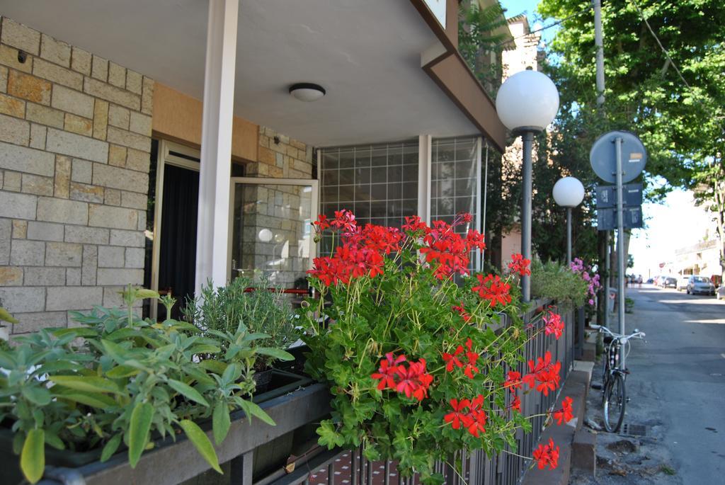 Le Aromatiche B&B Viserbella di Rimini 外观 照片