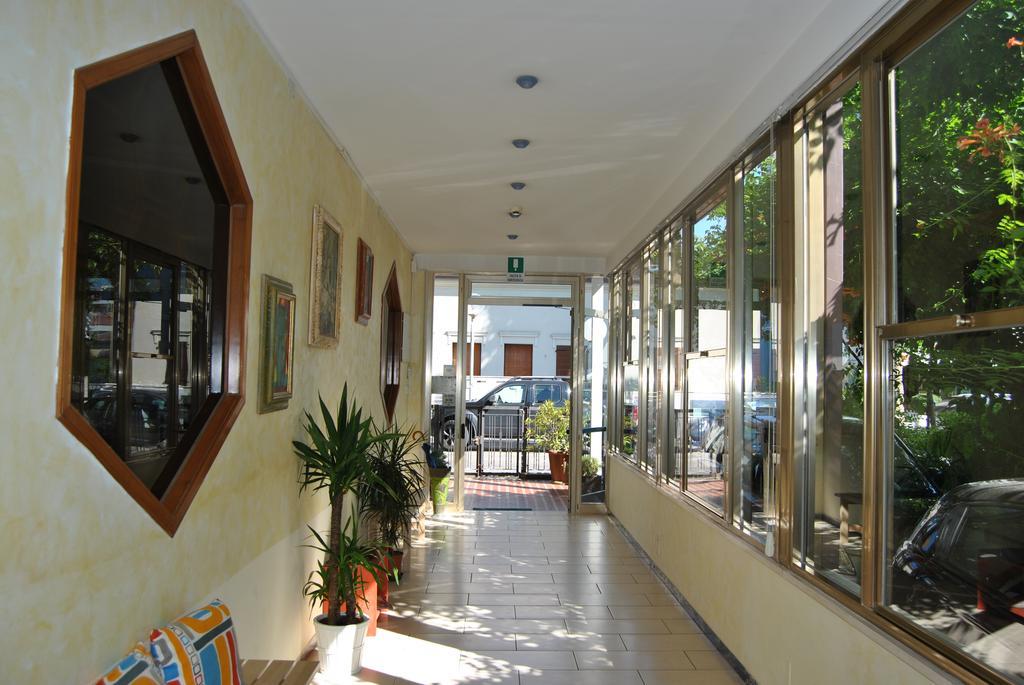 Le Aromatiche B&B Viserbella di Rimini 外观 照片